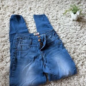 Levi's Women's three button, super comfy fitted High Rise Blue Jeans